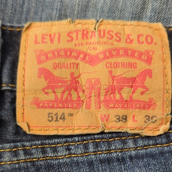 Levi's 514 Blue Relaxed Fit Jeans with Natural Fading - Picture 2 of 7